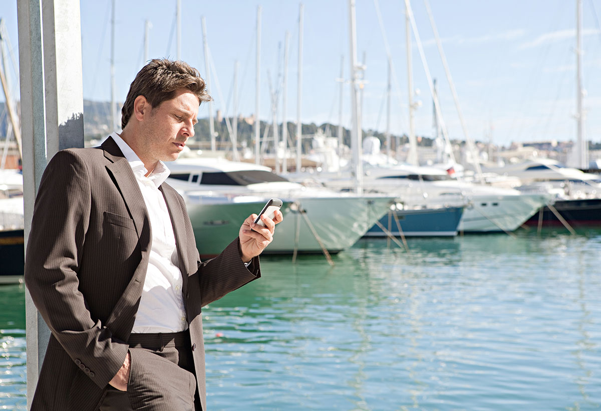 iSocket for shore power loss alerts to your mobile phone