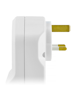 British plug of iSocket Environment Pro - device for safety and alarm monitoring